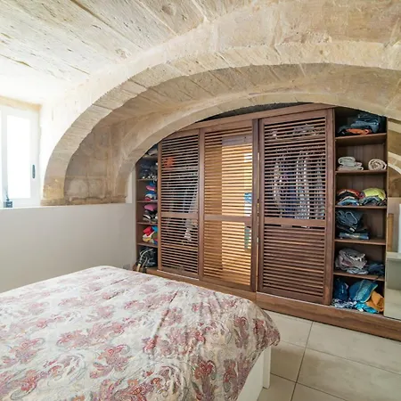 The Artist By Vallettastay *