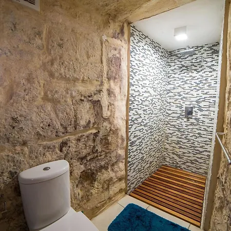 דירה The Artist By Vallettastay *