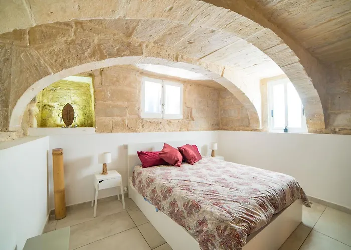 The Artist By Vallettastay * La Valeta